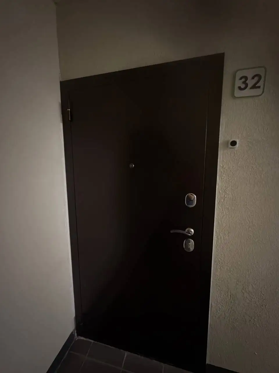 Продам входную дверь - Двери (Для дома и дачи) в Волгоград