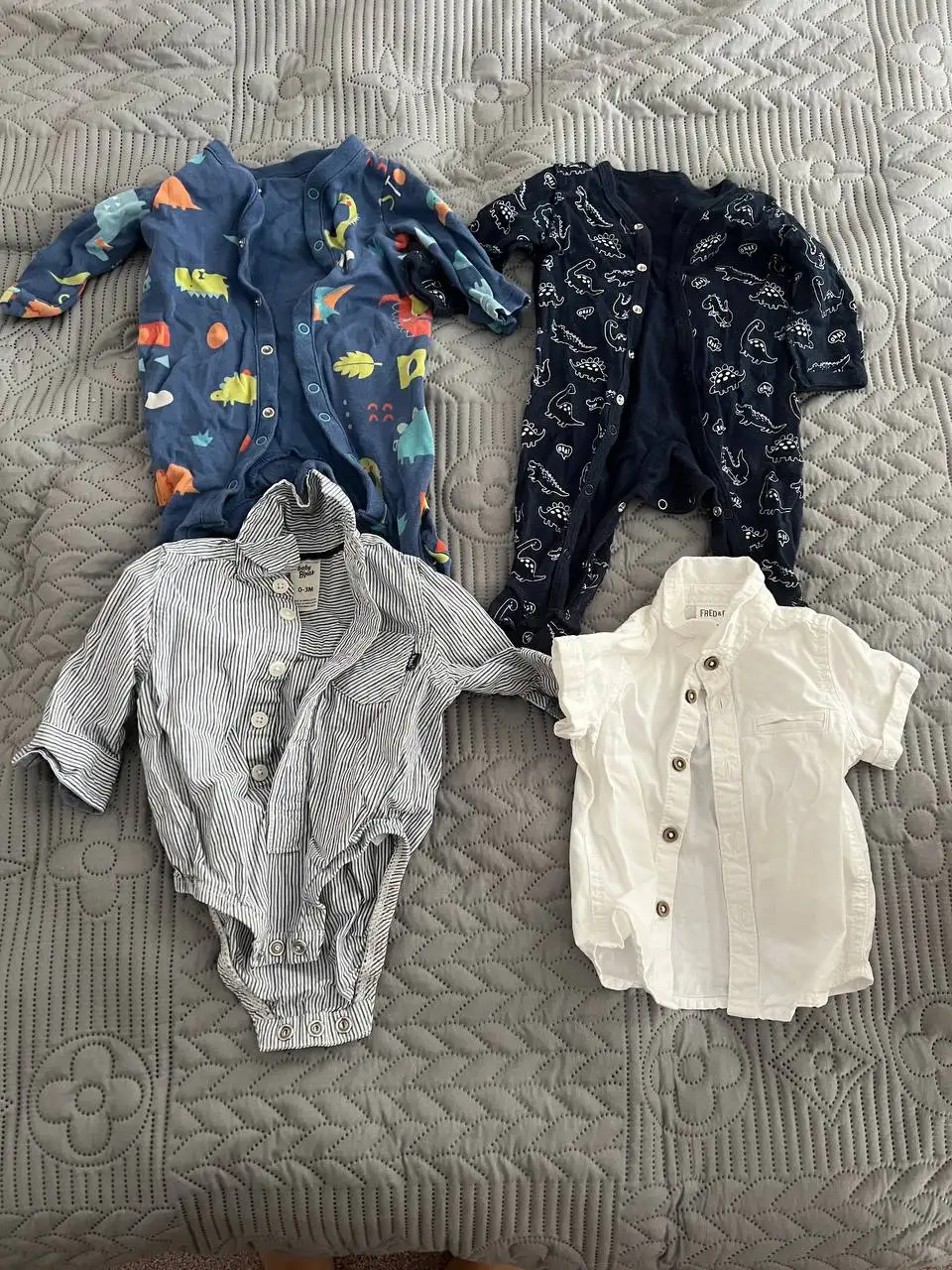 Вещи для мальчика 0-6 месяцев - Одежда для новорожденных (Товары для детей) в Волгоград