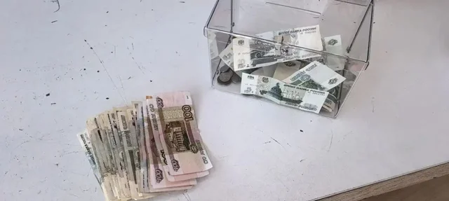 Вскрыты ящики с товаром для помощи - Парфюмерия в Волгоград