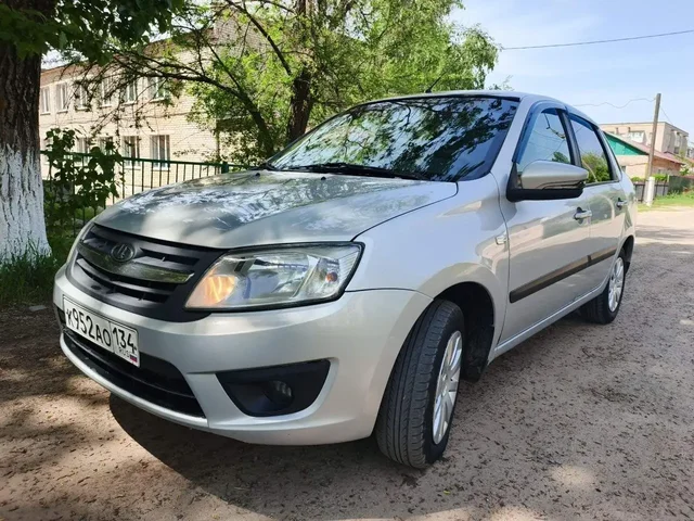 Продам Гранту полной комплектации 2015 - Легковые автомобили в Жирновск