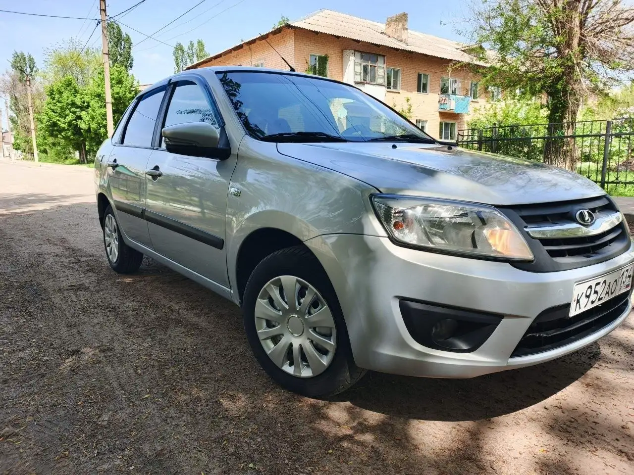 Продам Гранту полной комплектации 2015 - Легковые автомобили (Авто) в Жирновск