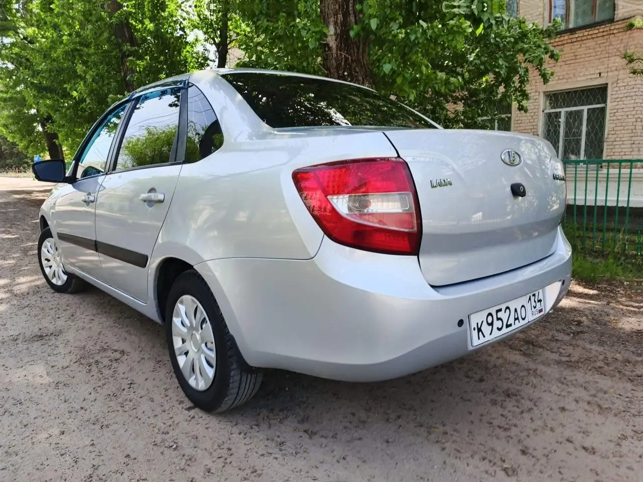 Продам Гранту полной комплектации 2015 - Легковые автомобили (Авто) в Жирновск