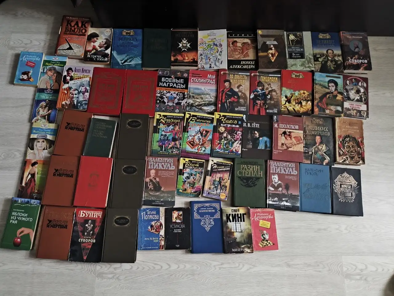Продам книги - Барахолка в Волгоград