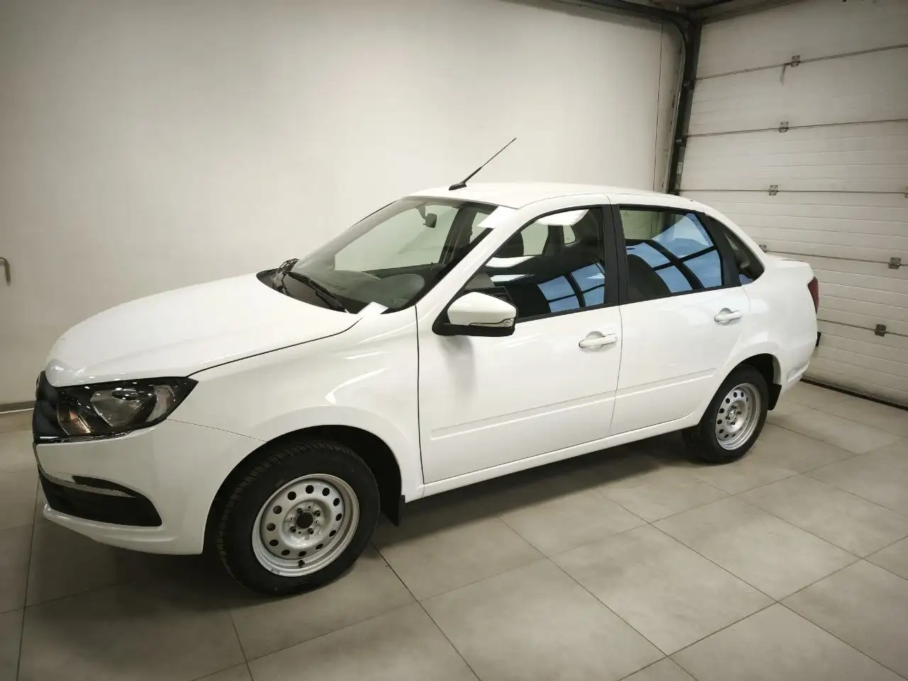 Lada Granta (Гранта) с кондиционером и ЭУР, пробег 3000 км - Легковые автомобили (Авто) в Волгоград