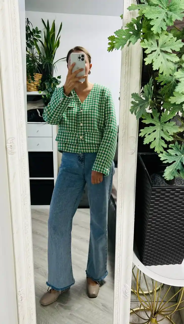 Укороченный пиджак прямого кроя