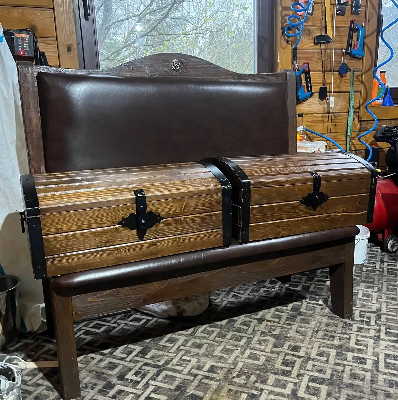 Распродажа сундуков бу из натурального массива дерева