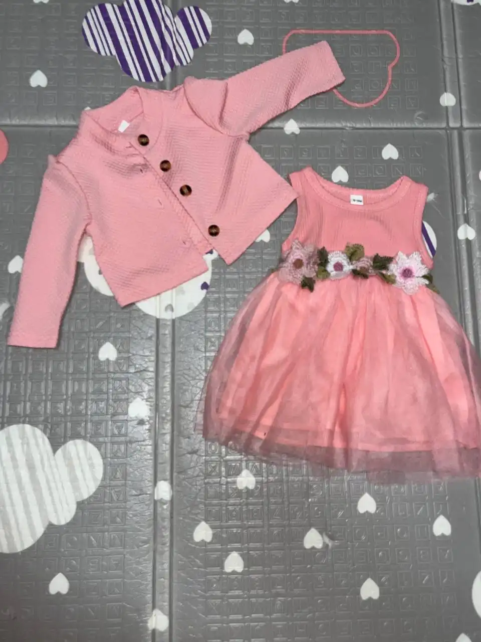 Продам два платья детских