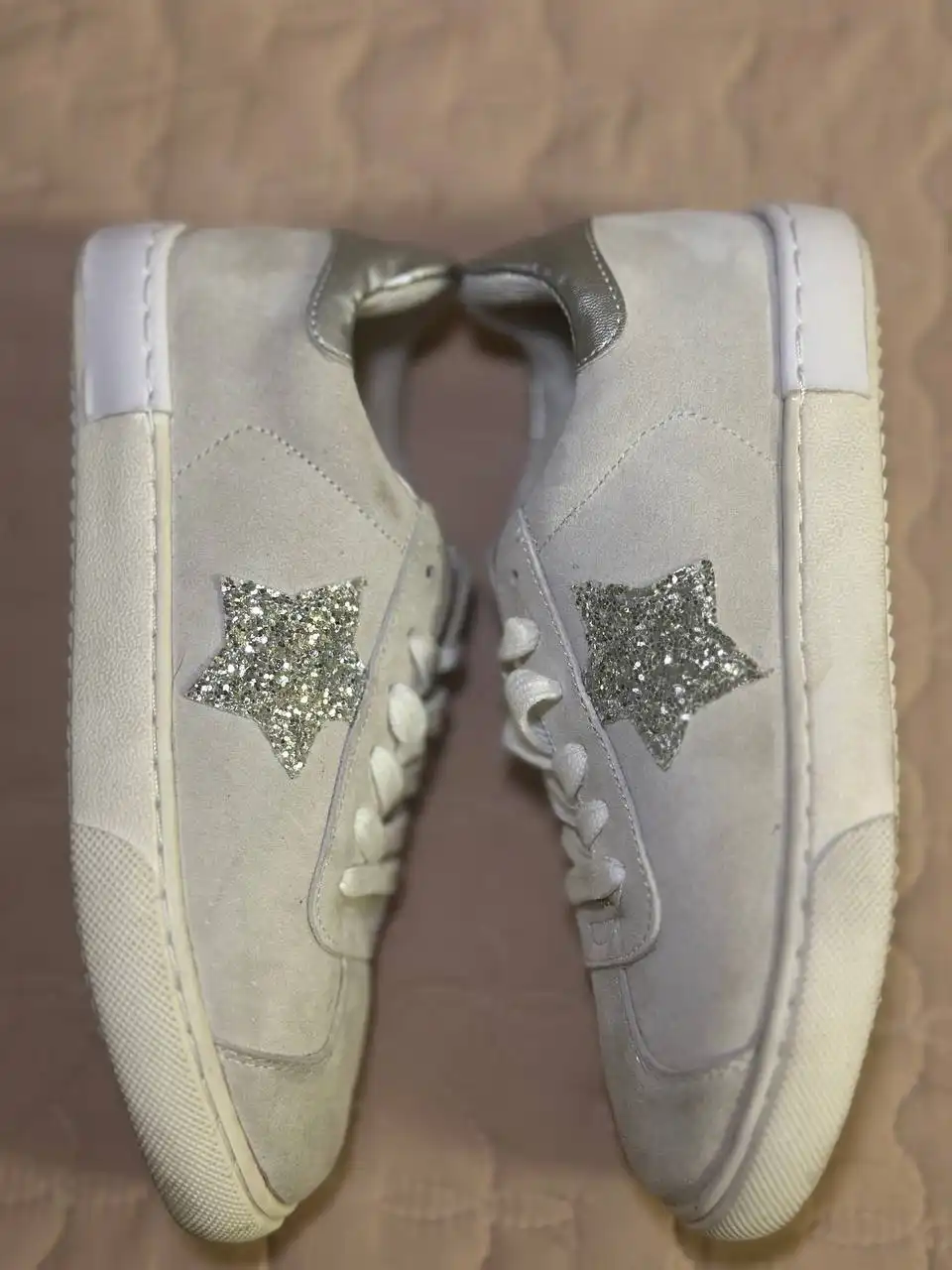 Кеды на девочку с водолазкой в подарок