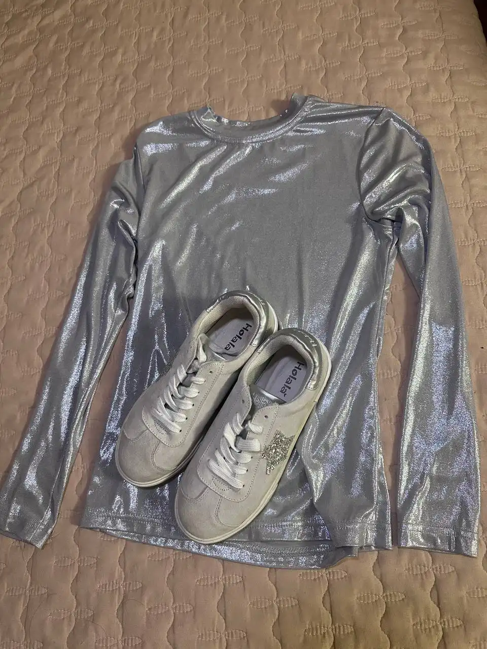 Кеды на девочку с водолазкой в подарок