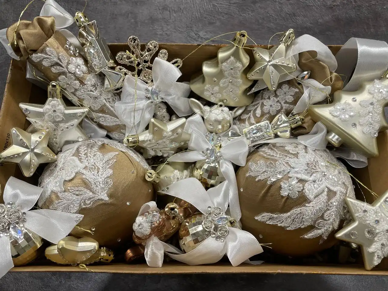 Новогодние наборы игрушек ручной работы