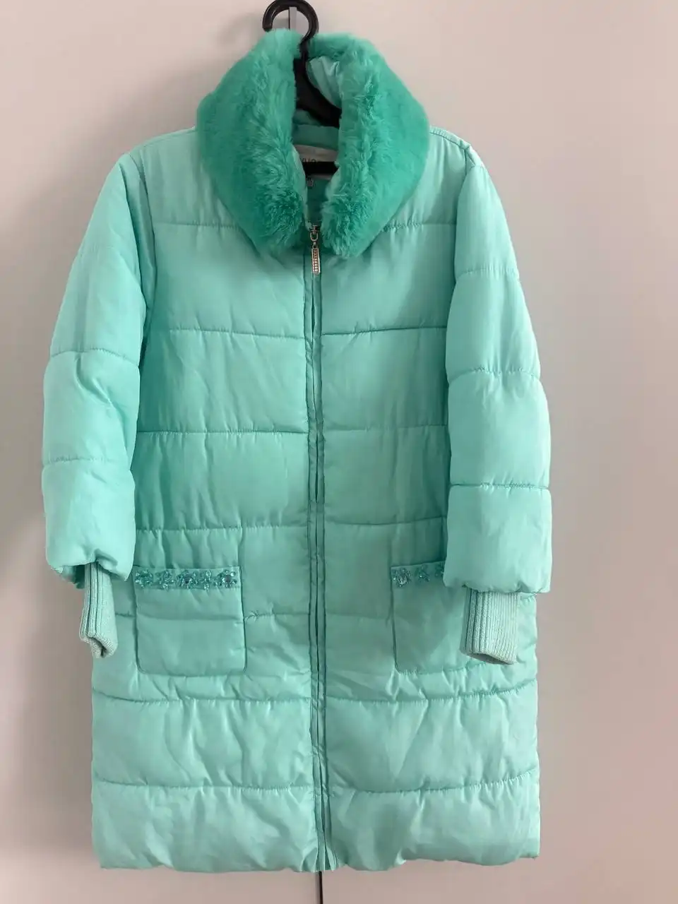 Женский пуховик мятного цвета