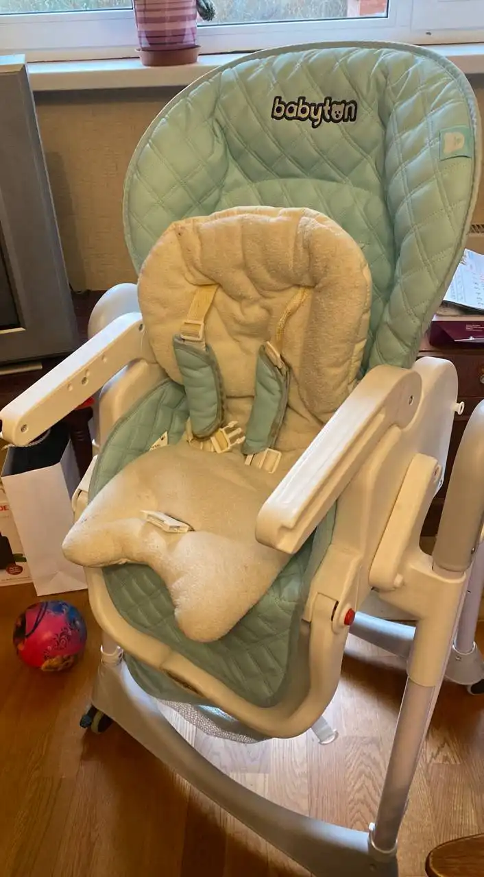 Стульчик для кормления новый