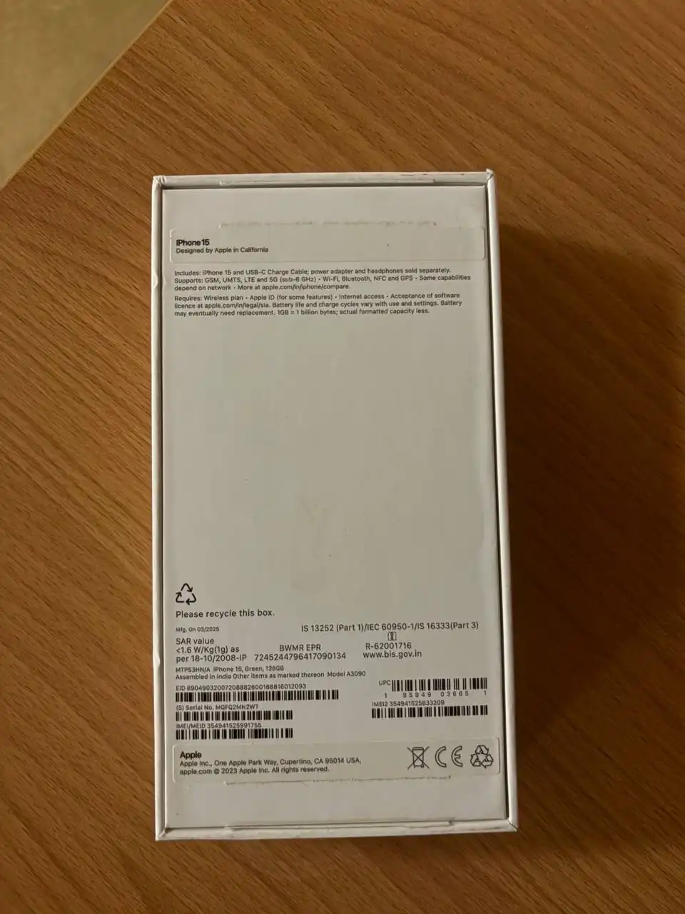 Продам коробку от iPhone 15