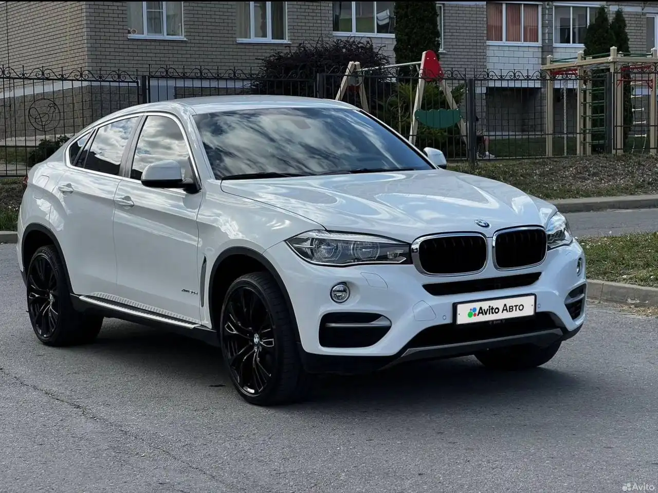 Продам БМВ Х6 2015 года