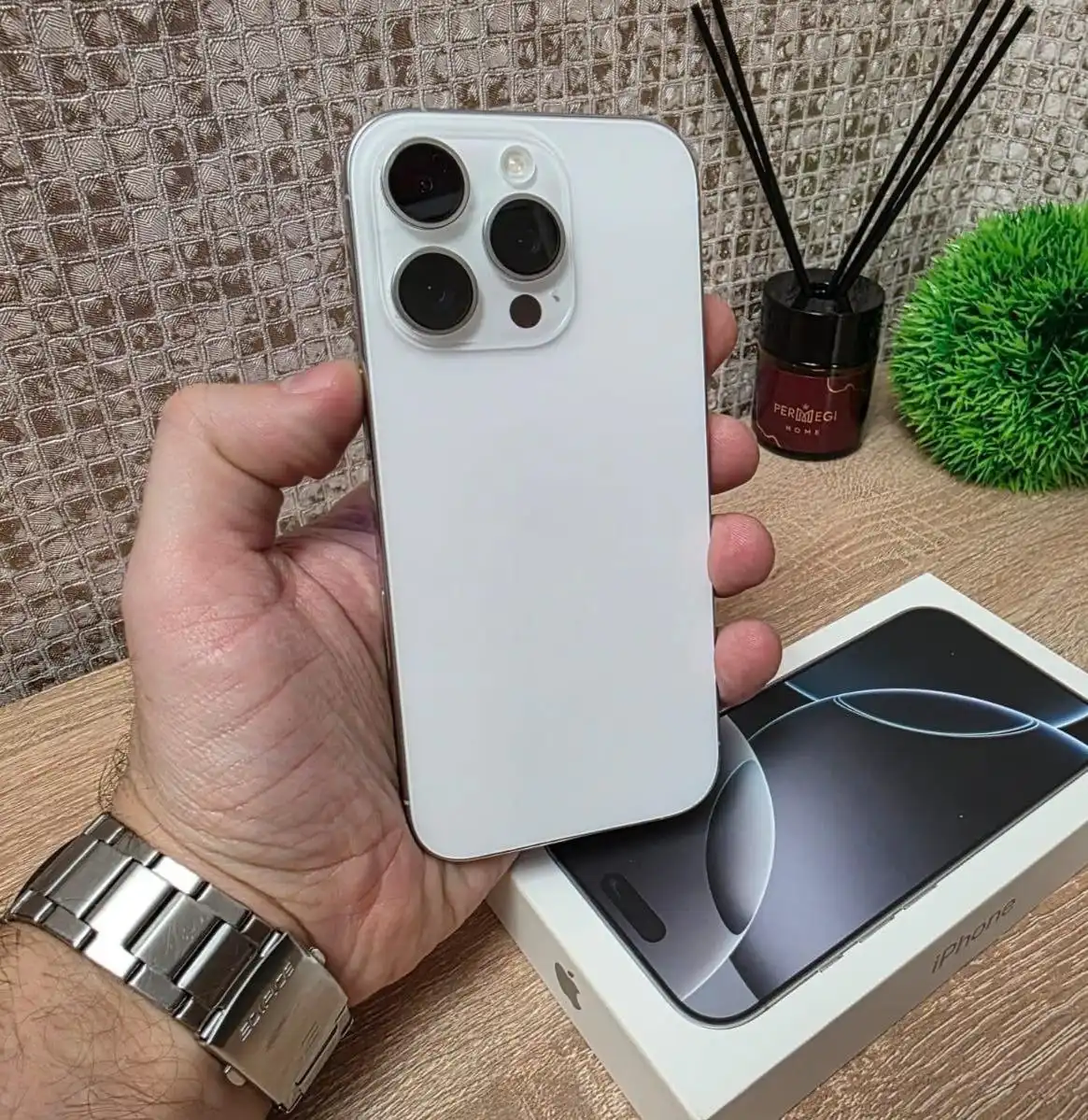 Продам iPhone 16 Pro 256 GB