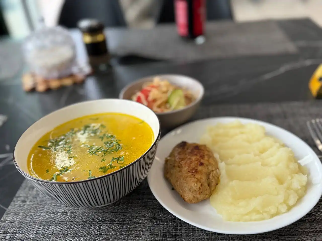 Пиццерия и суши-бар 'Солнце' - Общественное питание (Услуги) в Белгород