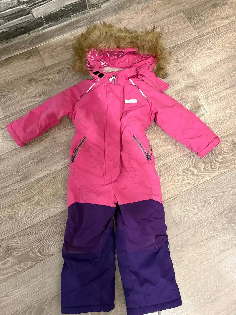 Продам детские зимние комбинезоны
