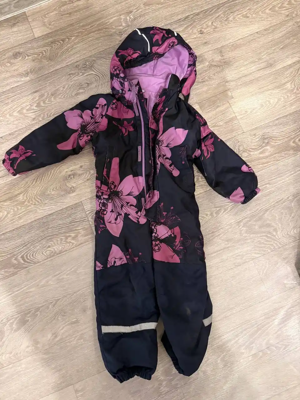 Продам детские зимние комбинезоны