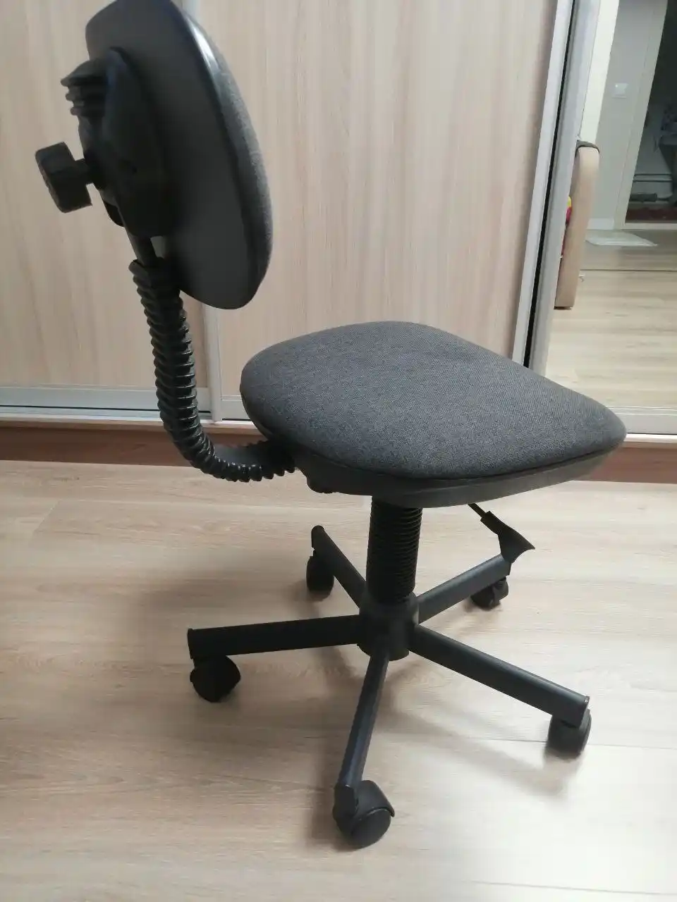 Стул для мастера услуг красоты, школьника