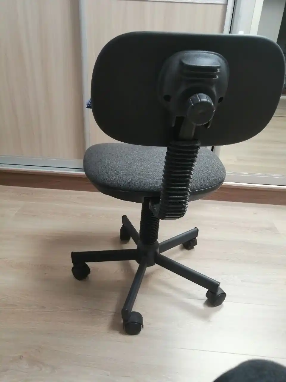 Стул для мастера услуг красоты, школьника