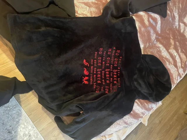 Продажа кофты BLADNES и футболки AXOLOTL в Белгороде - Одежда в Белгород