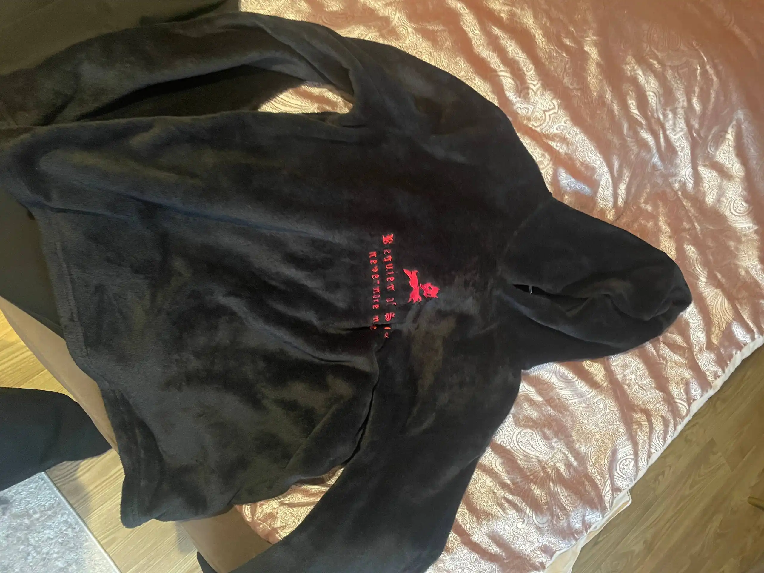 Продажа кофты BLADNES и футболки AXOLOTL в Белгороде