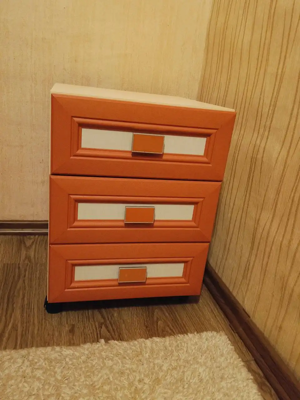 Продам двухъярусную кровать с письменным столом