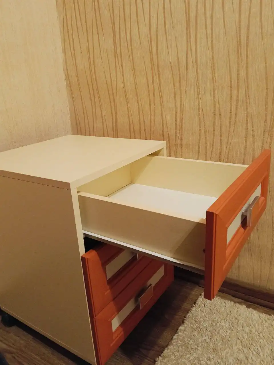 Продам двухъярусную кровать с письменным столом