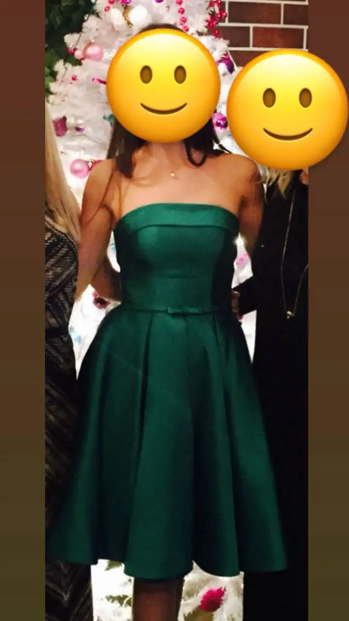 Продам платье изумрудного цвета с шнуровкой
