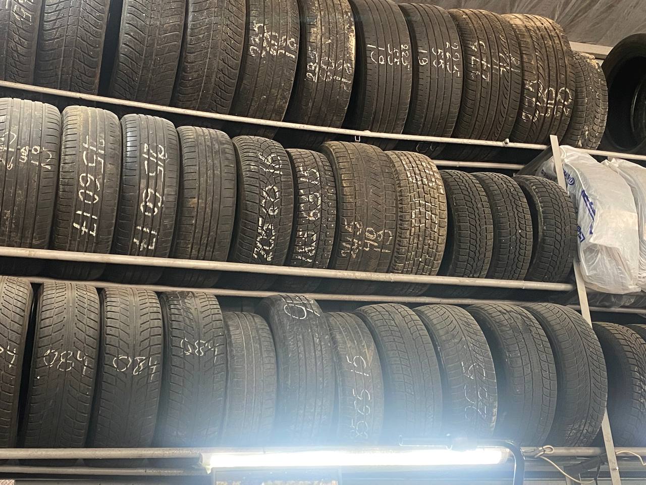 Продам б/у покрышки разных размеров - Авто в Адлер