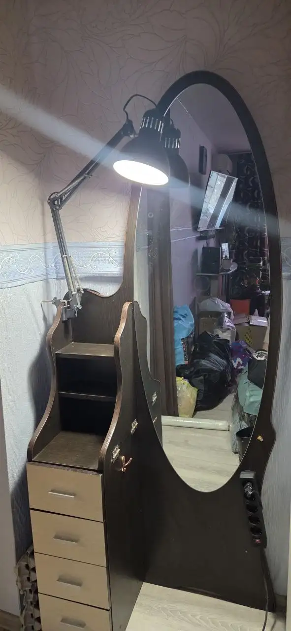 Продам зеркало с выдвижными ящиками - Мебель (Для дома и дачи) в Хабаровск