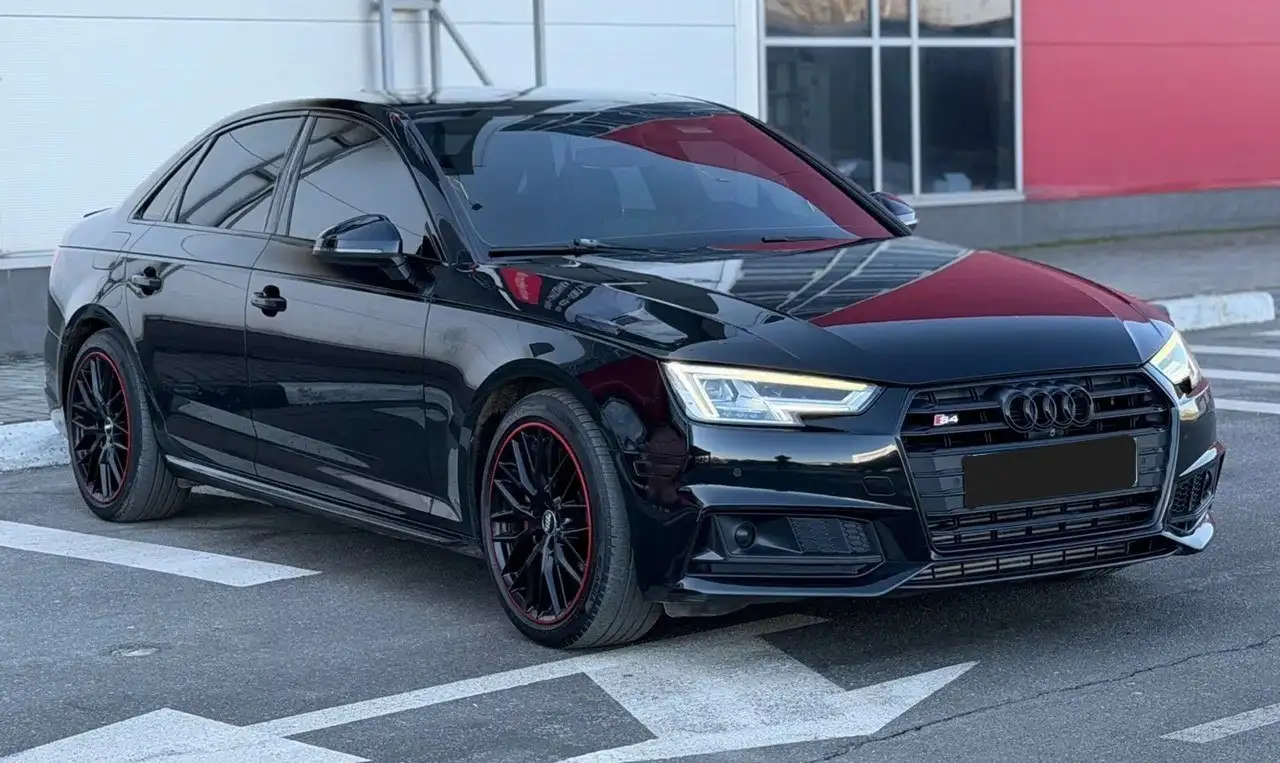 Продажа Audi S4 2017 года - Легковые автомобили (Авто) в Хабаровск
