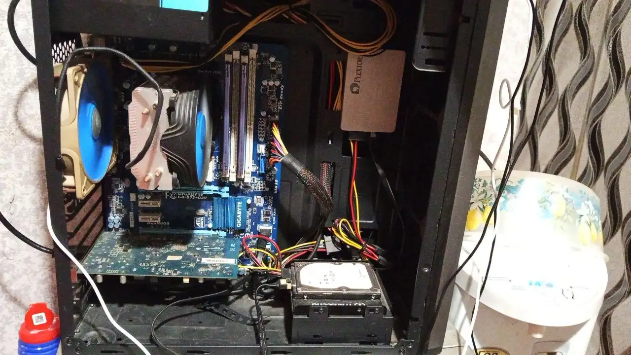 Продажа компьютера Gigabyte с неисправностью - Компьютеры (Электроника) в Хабаровск