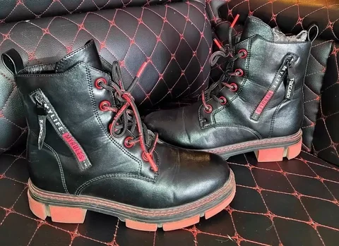 Демесезонные женские ботинки 37 размер - Куртки в Хабаровск