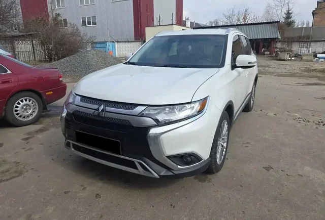 Продажа Mitsubishi Outlander с автоматом - Внедорожники/кроссоверы в Хабаровск