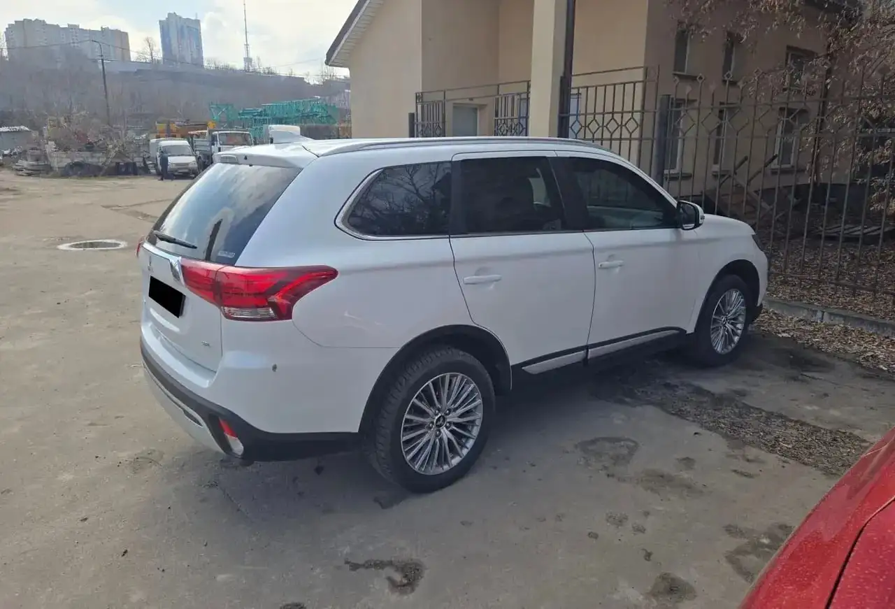 Продажа Mitsubishi Outlander с автоматом - Внедорожники/кроссоверы (Авто) в Хабаровск