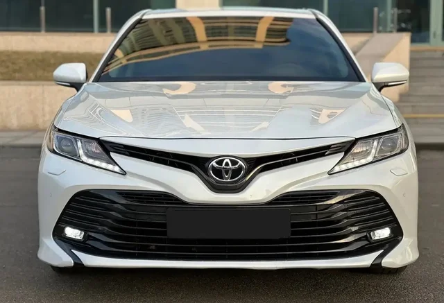 Toyota Camry Elegance 2018 бензин - Авто в Хабаровск