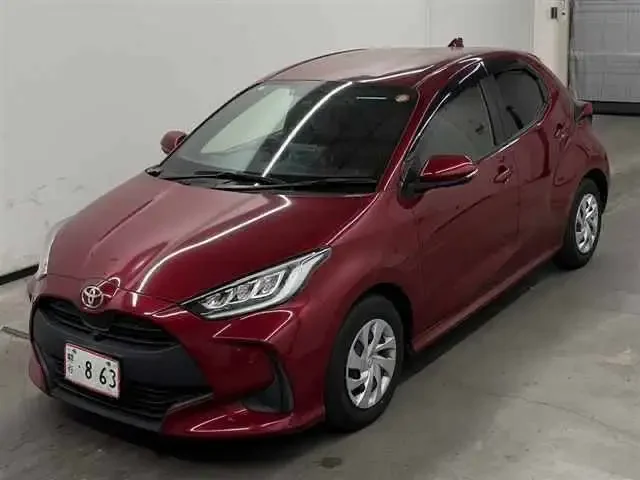 Toyota Yaris G 2021 года, бордовый, 1.5 л, 120 л.с. - Минивэны/фургоны в Хабаровск