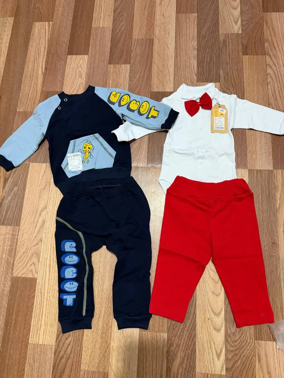 Два новых костюмчика на рост 74 см - Одежда для детей (Товары для детей) в Хабаровск