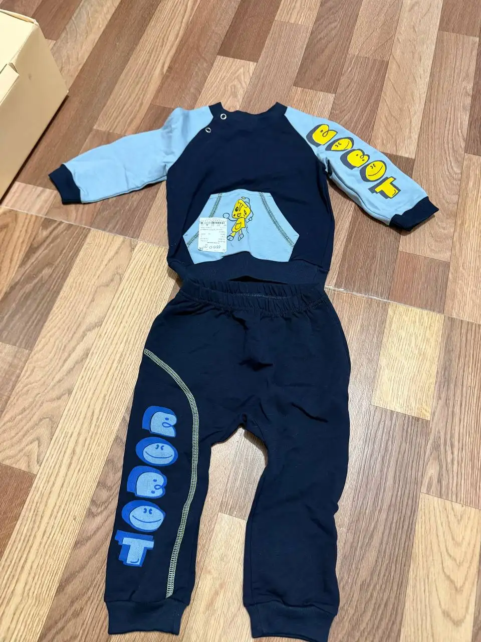 Два новых костюмчика на рост 74 см - Одежда для детей (Товары для детей) в Хабаровск