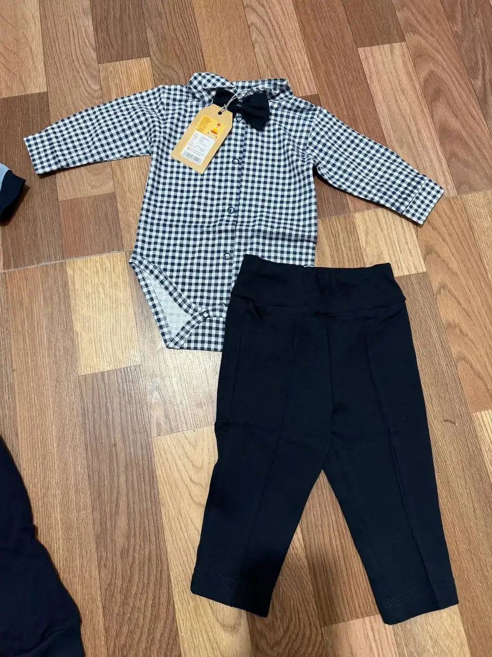 Два новых костюмчика на рост 74 см - Одежда для детей (Товары для детей) в Хабаровск