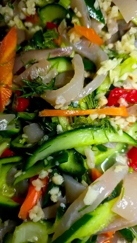 Шкурки со сочным огурчиком и чесночком - Декор в Хабаровск