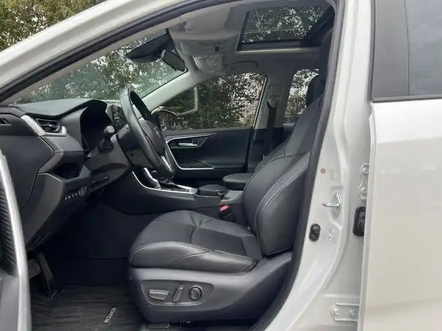 Toyota Wildlander 2023 бензин 2.0 171 л.с. передний привод - Легковые автомобили (Авто) в Хабаровск