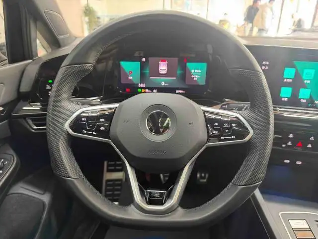 Volkswagen Golf 2022 года с пробегом 28.000 км - Авто в Хабаровск