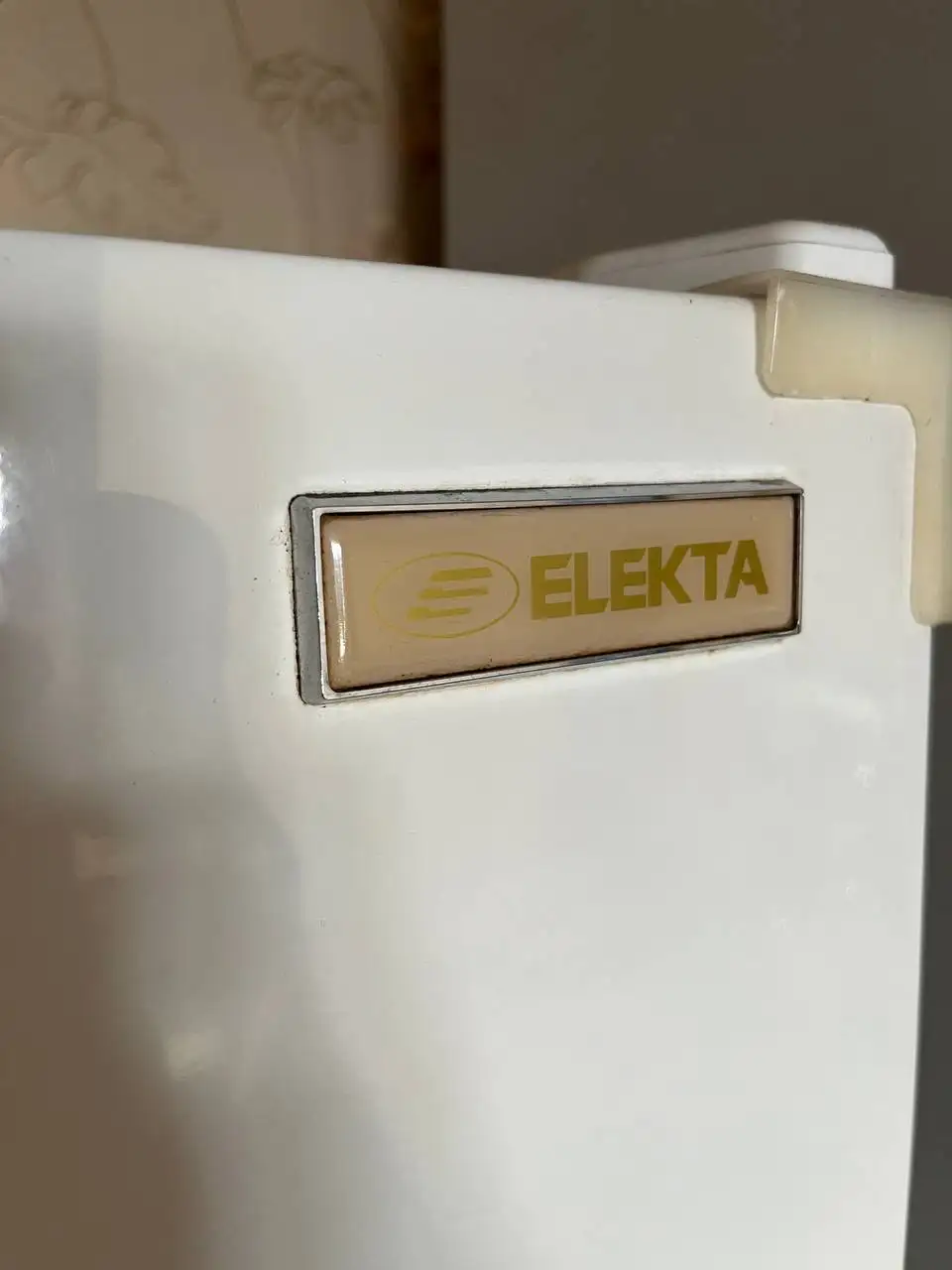 Продам холодильник ELEKTA - Холодильники (Для дома и дачи) в Хабаровск