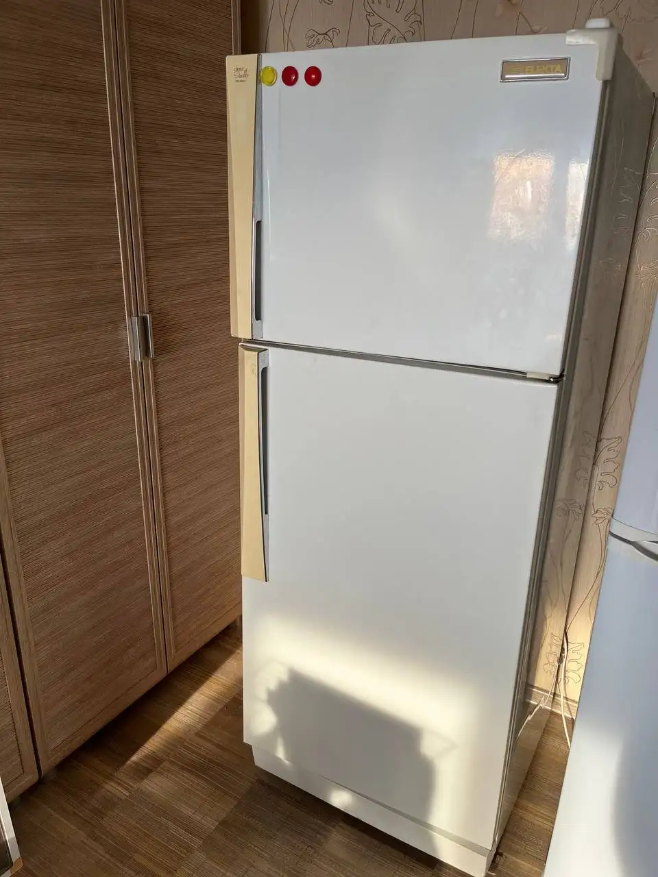 Продам холодильник ELEKTA - Холодильники (Для дома и дачи) в Хабаровск