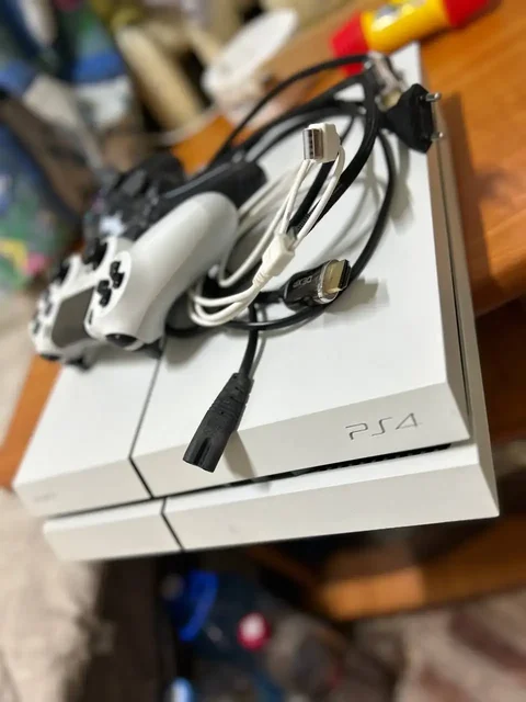 PS4 с 3 играми и 2 джойстиками - частное объявление в Хабаровск