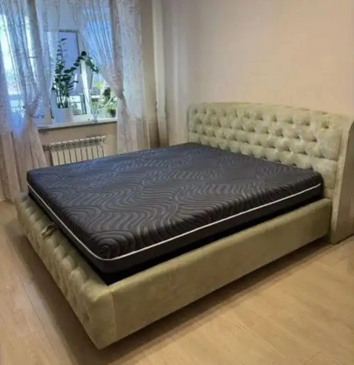 Кровать двуспальная с матрасом 200/180 см - Мебель (Для дома и дачи) в Хабаровск