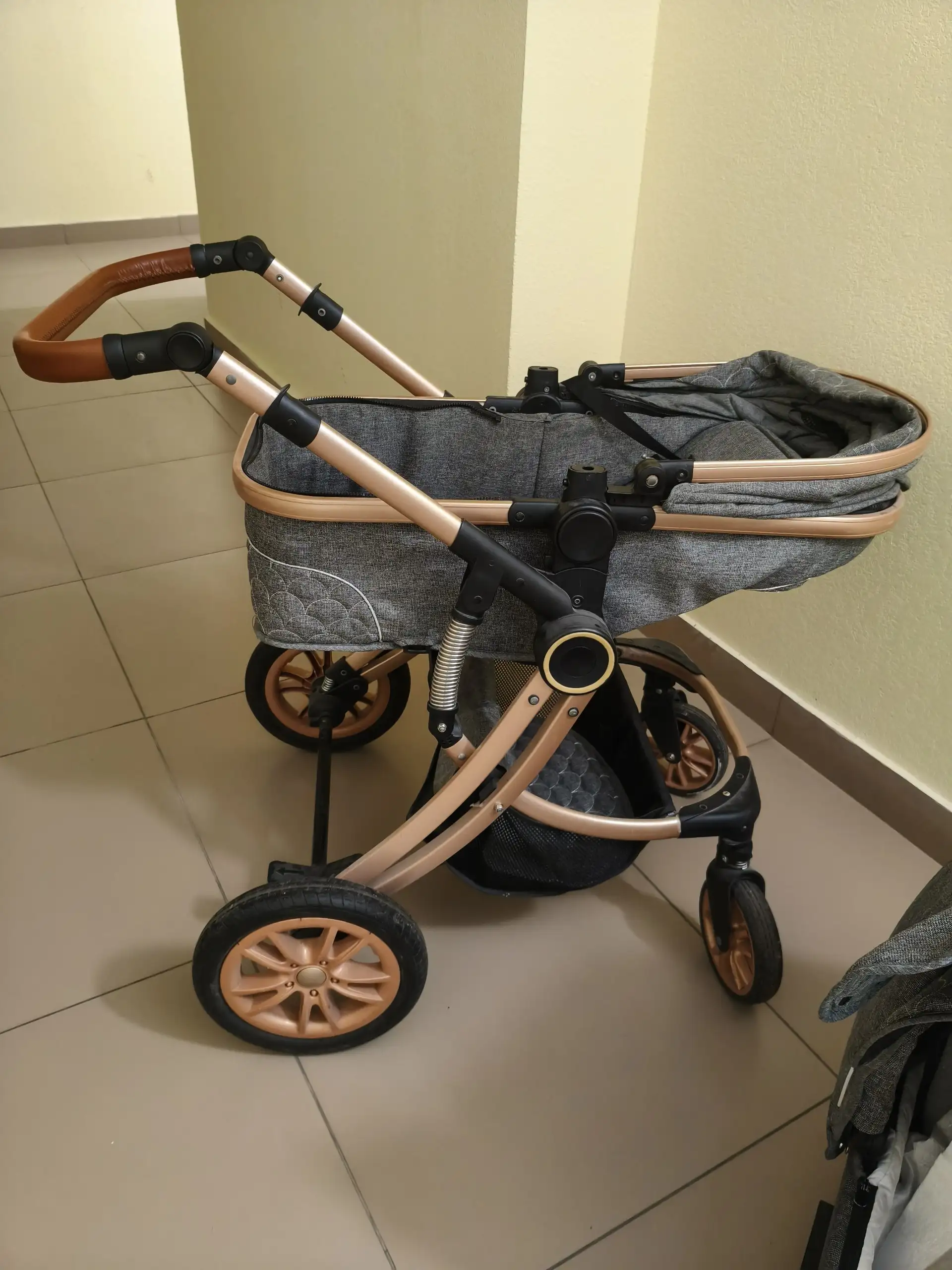 Продам коляску LuxMom в Хабаровске - Товары для детей в Хабаровск
