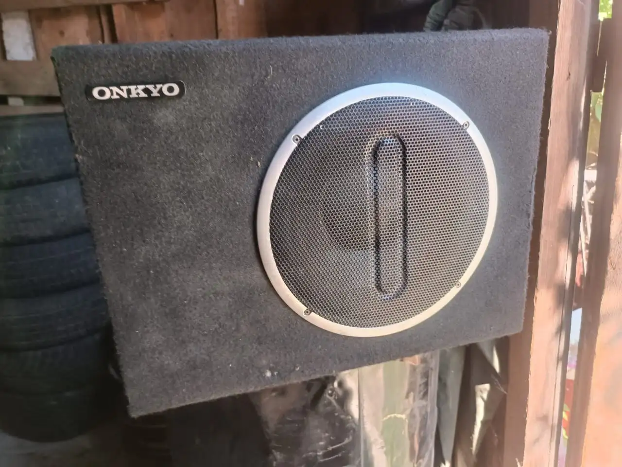 Сабвуфер ONKYO активный - Акустические системы (Электроника) в Хабаровск